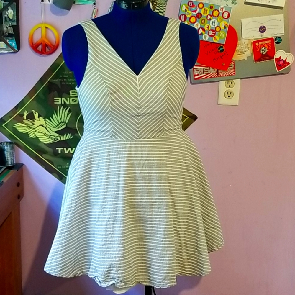 V neck stripe dress